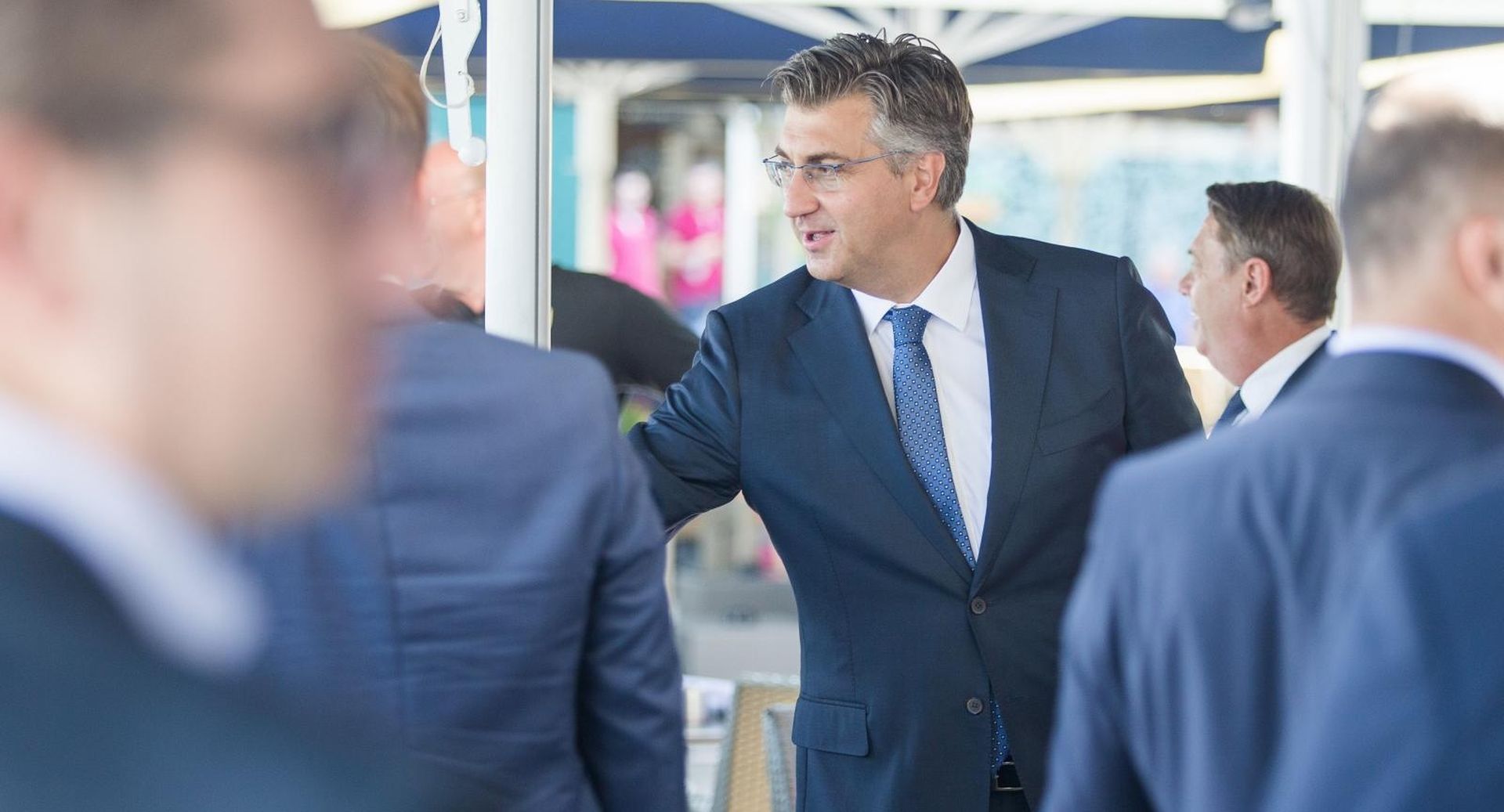 28.08.2019., Osijek - Predsjednik Vlade Andrej Plenkovic prije sluzbenog otkrivanja spomenika Zarku Kaicu na Brijestu kod Osijeka sastao se s clanovima i simpatizerima HDZ-a na terasi Hotela Osijek. Photo: Davor Javorovic/PIXSELL