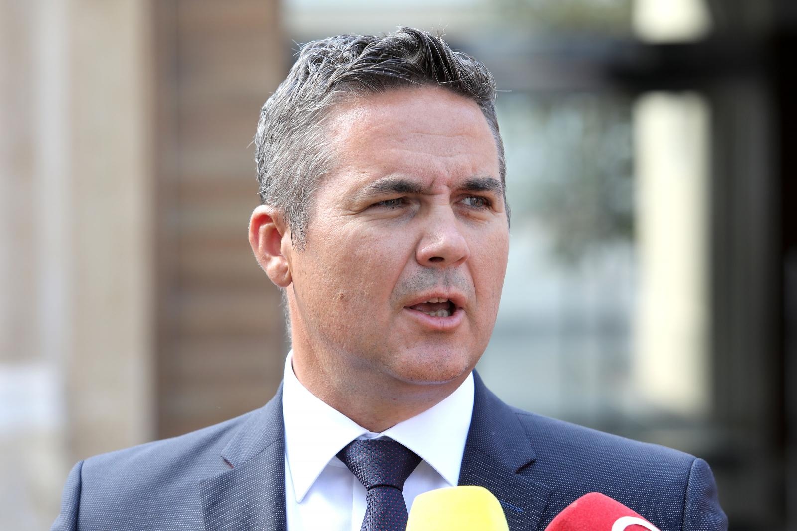 30.08.2019., Zagreb - U Banskim dvorima odrzan je izvanredni sastanak predsjednika Vlade RH Plenkovica s malim dobavljacima Agrokora. Marin Pucar Photo: Patrik Macek/PIXSELL