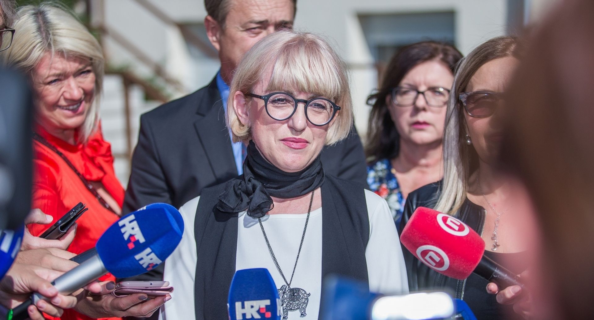 30.09.2019., Djakovo - Ministarstvo za demografiju, obitelj, mlade i socijalnu politiku odrzalo je konferenciju za medije na temu fizicka i tehnicka zastita djelatnika, status sluzbene osobe, najava strucnog usavrsavanja "Proaktivni modeli profesionalnog osnazivanja" te najava poticanja strukovne rasprave o mogucnostima i modalitetima zastitite socijalnih radnika na terenu.  Photo: Davor Javorovic/PIXSELL