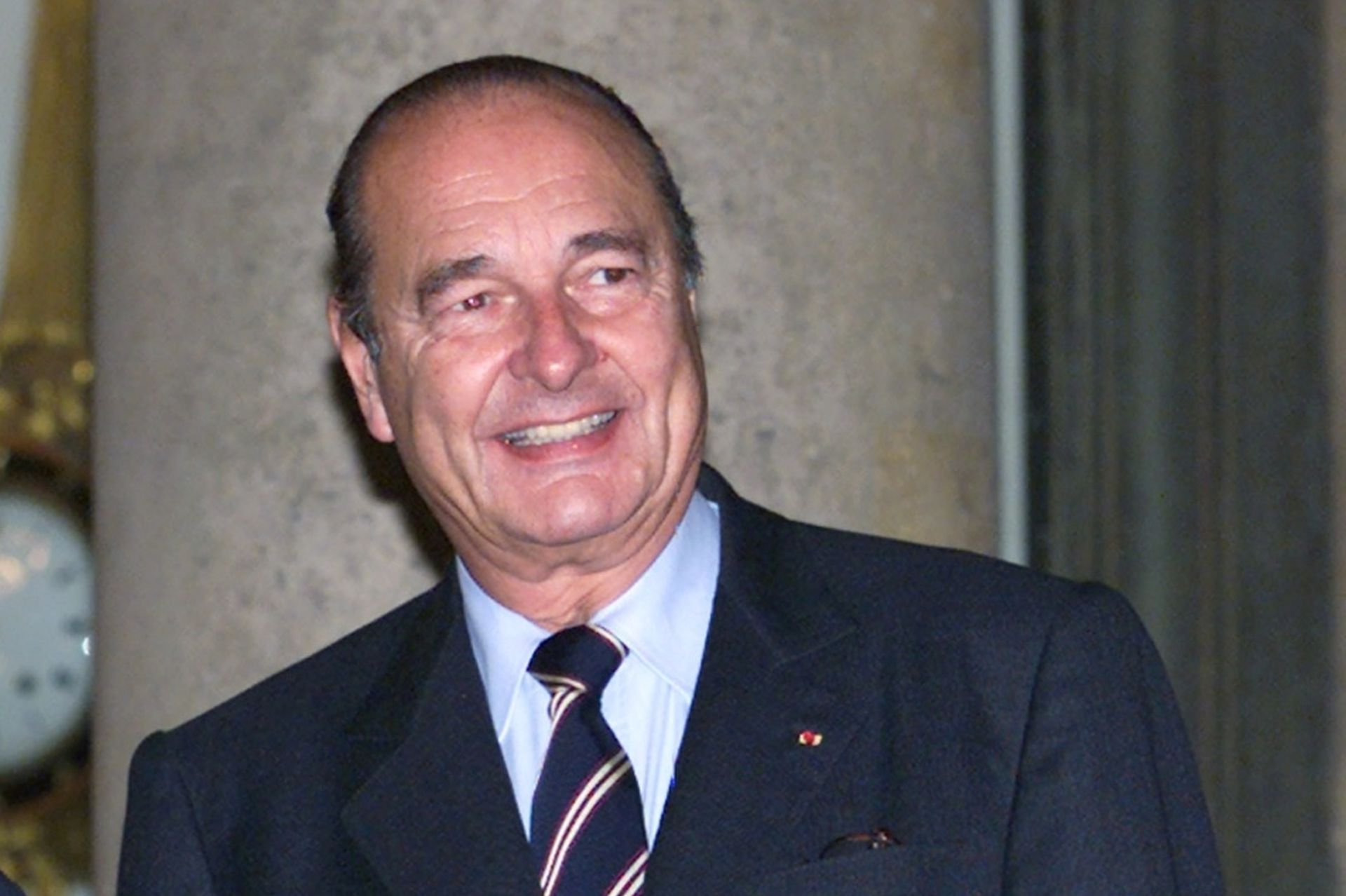 FILE PHOTO - French President Jacques Chirac (R) greets Zimbabwe's President Robert Gabriel Mugabe (L) at the Elysee Palace in Paris FILE PHOTO - French President Jacques Chirac (R) greets Zimbabwe's President Robert Gabriel Mugabe (L) at the Elysee Palace in Paris, France October 28, 1999.  REUTERS/John Schults/File Picture John Schults
