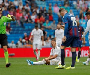 La Liga Santander - Real Madrid v Levante Soccer Football - La Liga Santander - Real Madrid v Levante - Santiago Bernabeu, Madrid, Spain - September 14, 2019  Real Madrid's Eden Hazard looks on as Levante's Carlos Clerc is shown a yellow card by referee Ricardo de Burgos Bengoetxea  REUTERS/Susana Vera SUSANA VERA