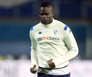 Serie A - Brescia v Juventus Soccer Football - Serie A - Brescia v Juventus - Stadio Mario Rigamonti, Brescia, Italy - September 24, 2019  Brescia's Mario Balotelli during the warm up before the match       REUTERS/Daniele Mascolo DANIELE MASCOLO