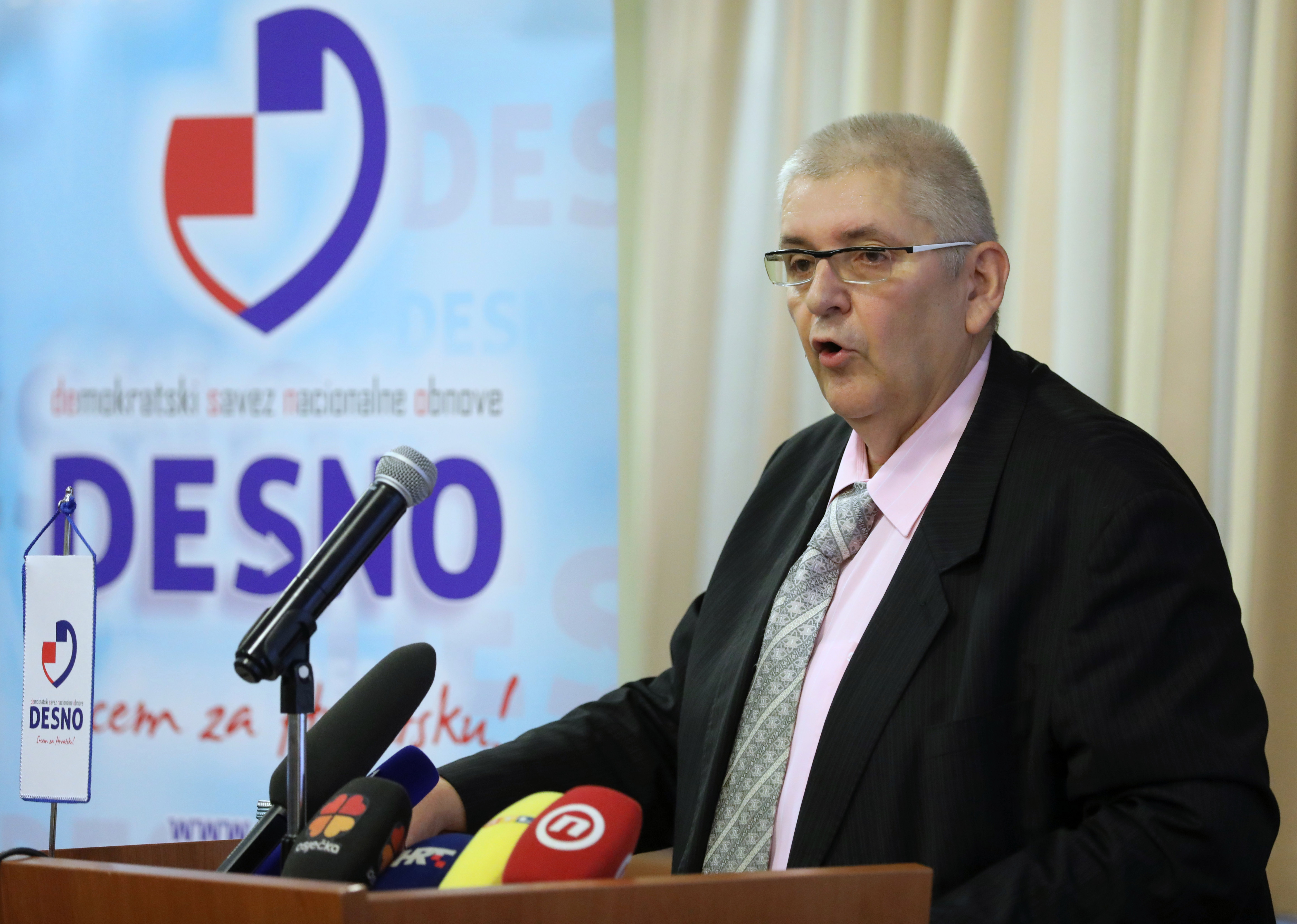 Zagreb, 28.09.2019 -  Predsjednik stranke Demokratski savez nacionalne obnove (DESNO) Ante Ðapiæ objavio je slubenu kandidaturu za predsjednika Republike Hrvatske, i svoj izborni program.
foto HINA/ Lana SLIVAR DOMINIÆ/ ik