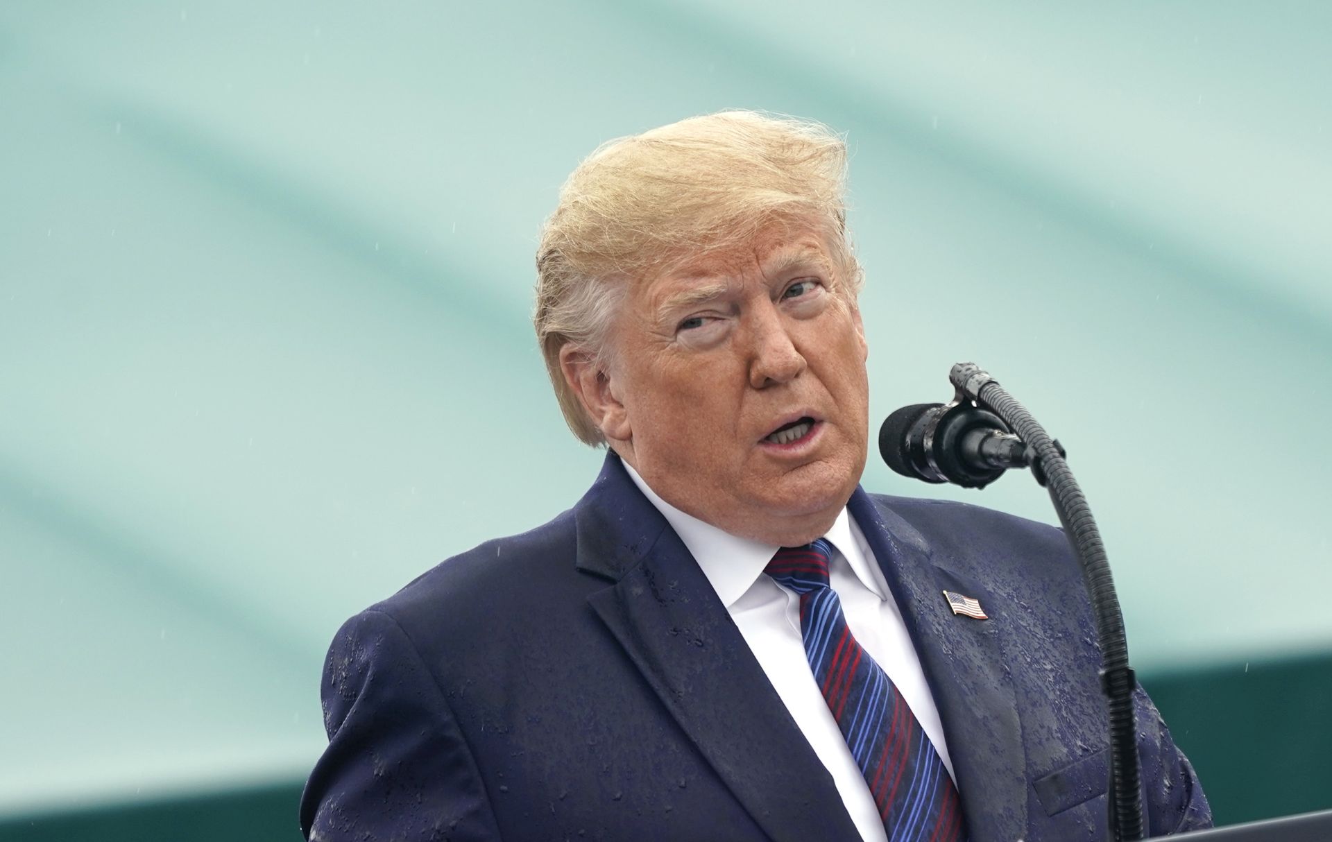 epa07882840 US President Donald J. Trump participates in the Armed Forces Welcome Ceremony in honor of the Twentieth Chairman of the Joint Chiefs of Staff Mark Milley at Joint Base Myer in Virginia, 30 September 2019.  EPA/Chris Kleponis / POOL
