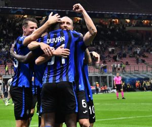 epa07886757 Atalanta's Duvan Zapata (C, front) celebrates with teammates after scoring during the UEFA Champions League group C soccer match Atalanta BC vs FK Shakhtar Donetsk at the Giuseppe Meazza stadium in Milan, Italy, 01 October 2019.  EPA/PAOLO MAGNI