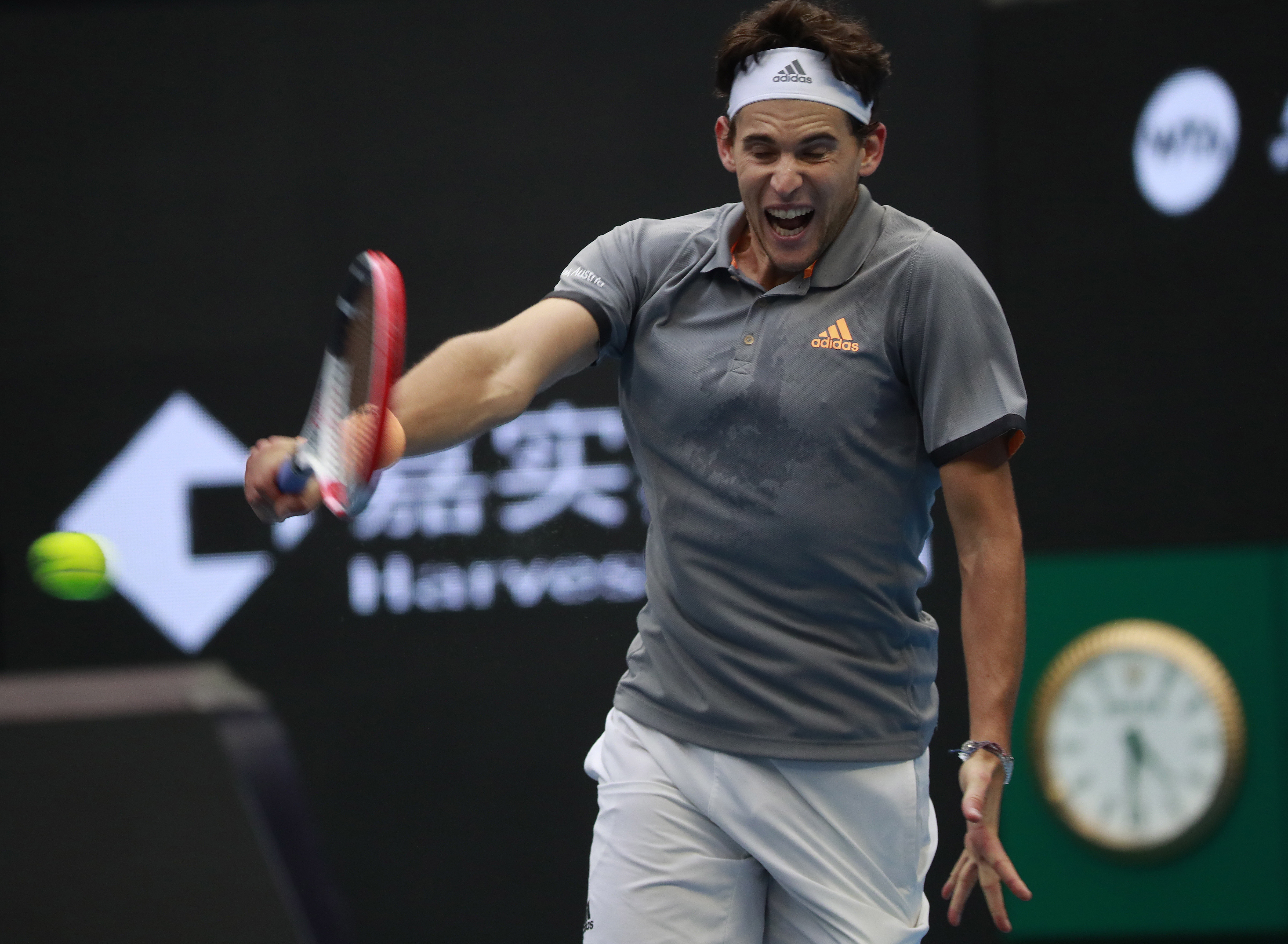 epa07894733 Dominic Thiem of Austria in action against Andy Murray of Great Britain during their men's singles quarter-final match at the China Open Tennis tournament in Beijing, China, 04 October 2019.  EPA/HOW HWEE YOUNG