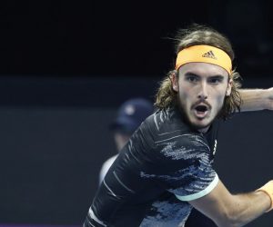 epa07901167 epa07901144 Stefanos Tsitsipas of Greece in action against Dominic Thiem of Austria during their men's singles final match at the China Open tennis tournament in Beijing, China, 06 October 2019.  EPA/WU HONG  EPA-EFE/WU HONG
