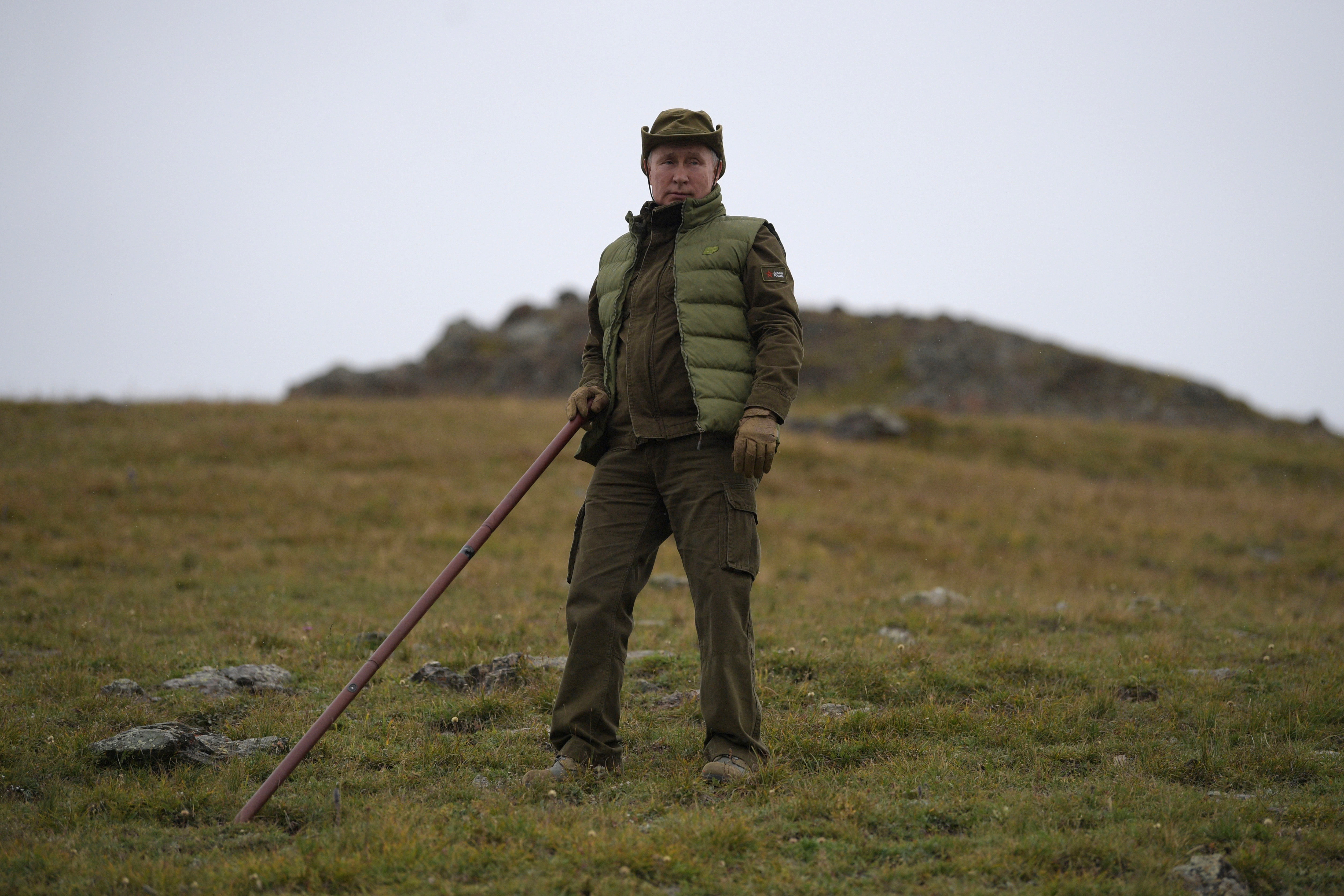 epa07903016 Russian President Vladimir Putin enjoys a walk during his leisure time in the Siberian Taiga area, Tyva Republic, Russia, 07 October 2019.  EPA/ALEXEY DRUZHINYN /SPUTNIK/KREMLIN / POOL MANDATORY CREDIT