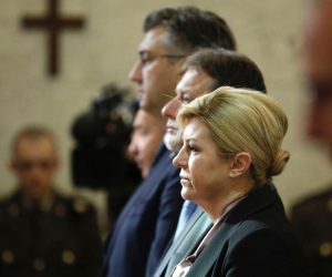 Zagreb, 8.10.2019 -U povodu 28. obljetnice Dana neovisnosti predsjednica i vrhovna zapovjednica Oružanih snaga Kolinda Grabar-Kitarović, premijer i predsjednik Sabora nazočili su misi u crkvi Svetog Marka .Foto HINA/ Tomislav Pavlek/tp