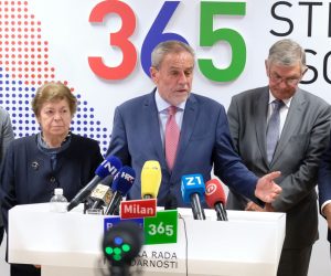 Zagreb, 10.10.2019. - Konferencija za medije predsjednika Stranke rada i solidarnosti Milana Bandića s temom "Štrajk - povećanje plaća u školstvu".
Na fotografiji Milan Bandić.
foto HINA / Edvard ŠUŠAK/ es