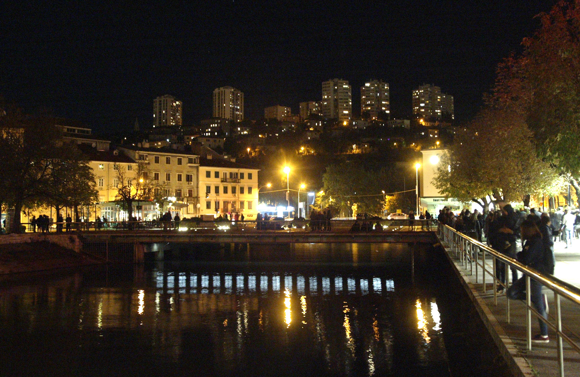 Rijeka,11.10.2019.- Kao dio programa Rijeke 2020 Europske prijestolnice kulture u petak su predstavljene dvije intervencije u prostoru, Time Slip autorice Ivane Franke na mostu ispred hotela Kontinental i u Muzeju moderne i suvremene umjetnosti dvojice  finskih arhitekata, Tommija Gronlunda i Petterija Nisunena.