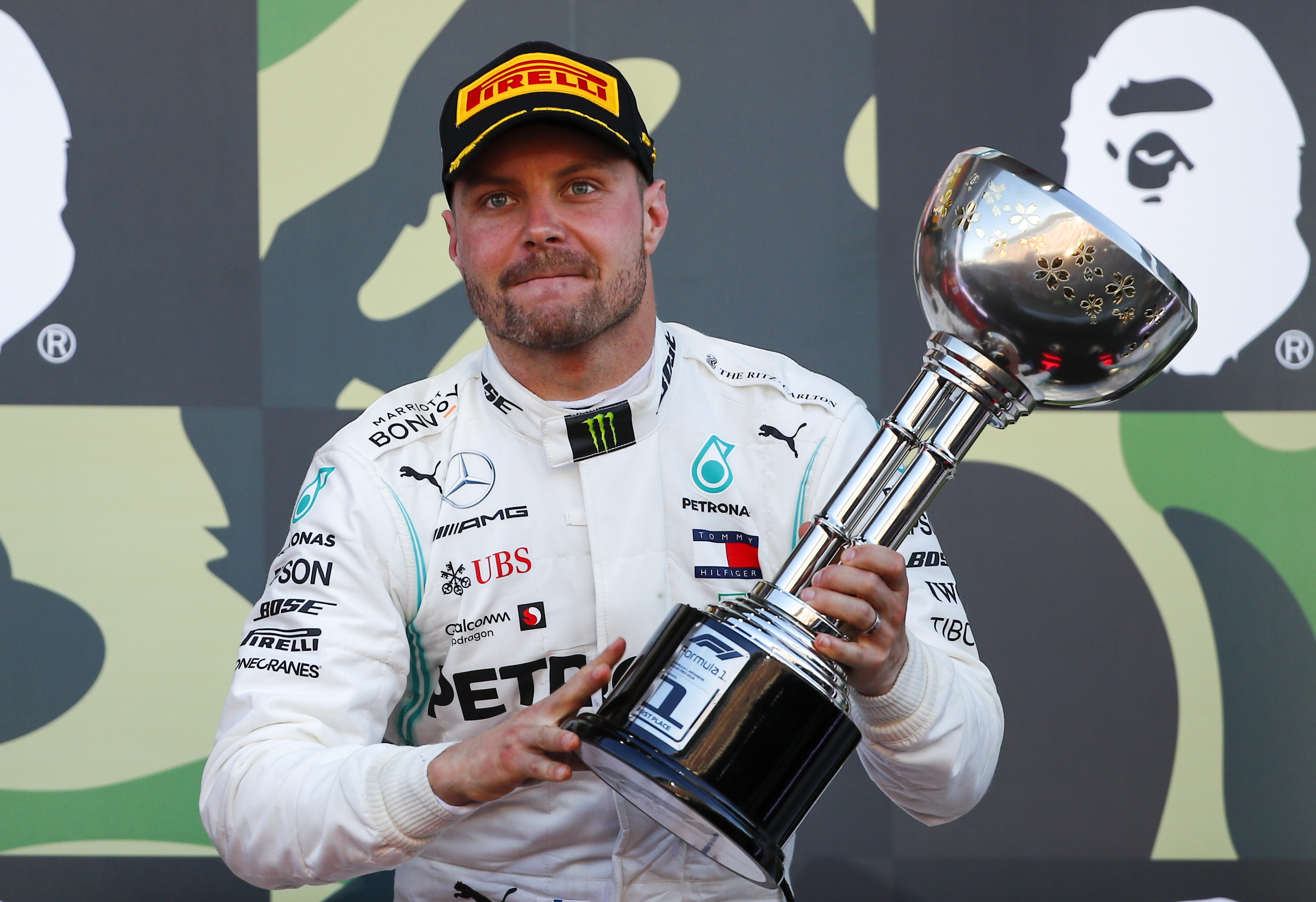 epa07916822 Finnish Formula One driver Valtteri Bottas of Mercedes AMG GP lifts his trophy after winning the Japanese Formula One Grand Prix in Suzuka, Japan, 13 October 2019.  EPA/DIEGO AZUBEL