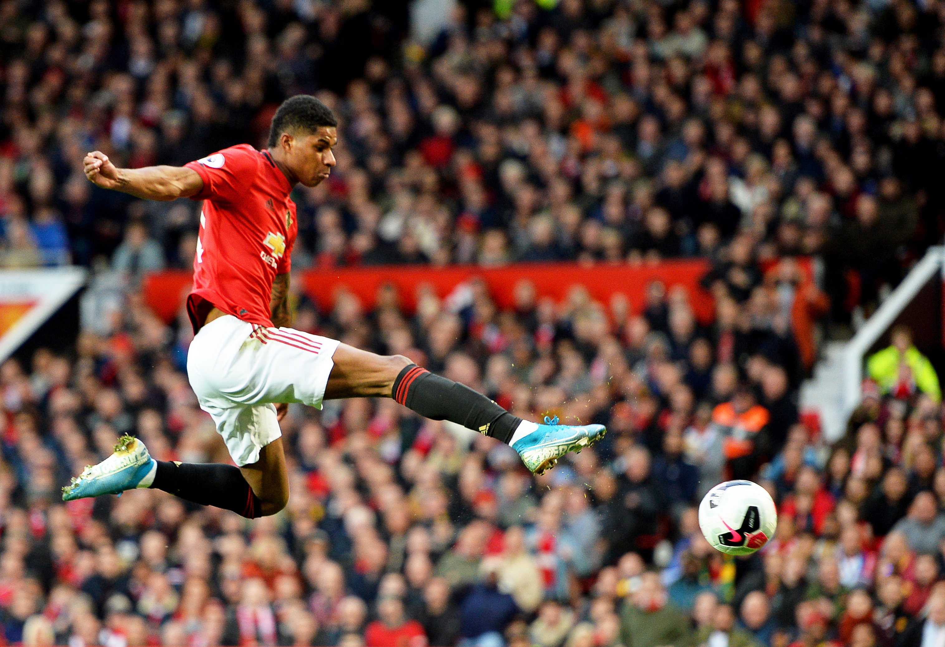 epa07937058 Manchester United's Marcus Rashford scores the 1-0 lead during the English Premier League soccer match between Manchester United and Liverpool FC at Old Trafford in Manchester, Britain, 20 October 2019.  EPA/PETER POWELL EDITORIAL USE ONLY.  No use with unauthorized audio, video, data, fixture lists, club/league logos or 'live' services. Online in-match use limited to 120 images, no video emulation. No use in betting, games or single club/league/player publications.