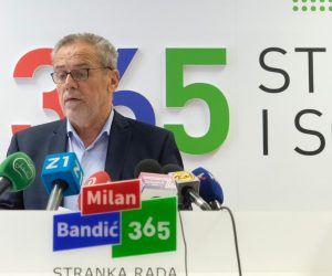 Zagreb, 21.10.2019. - Tiskovna konferencija Stranke rada i solidarnosti - Milan Bandić i Mirka Jozić.
Na fotografiji Milan Bandić.
foto HINA/ Edvard ŠUŠAK/ es