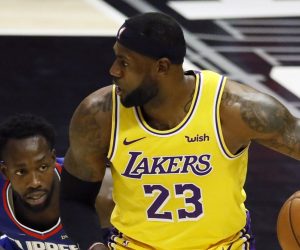 epa07942016 LA Lakers forward LeBron James (R) in action against LA Clippers guard Patrick Beverley during the opening night game between the Los Angeles Lakers and the Los Angeles Clippers at the Staples Center in Los Angeles, California, USA, 22 October 2019.  EPA/ETIENNE LAURENT SHUTTERSTOCK OUT