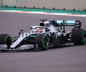 epa07949541 British driver Lewis Hamilton, of the Mercedes team, participates in the first free practice of the Mexico's Formula One Grand Prix, in Mexico City, Mexico, 25 October 2019. The Grand Prix of Mexico will take place on 27 October.  EPA/David Guzman