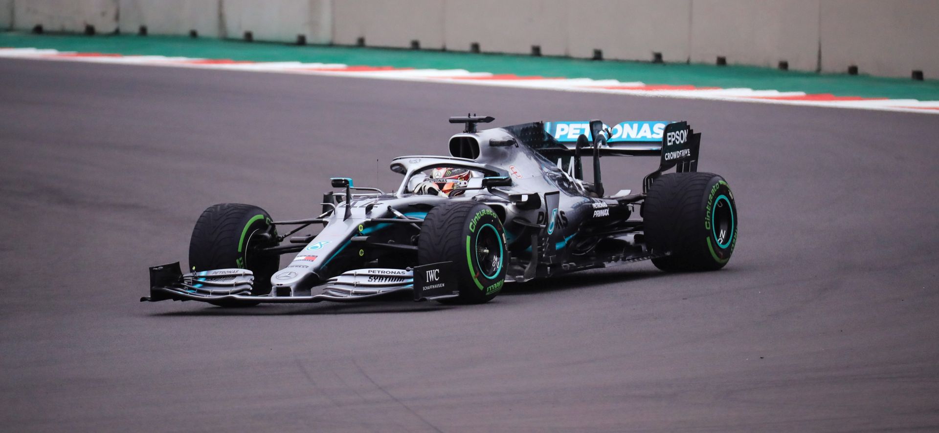 epa07949541 British driver Lewis Hamilton, of the Mercedes team, participates in the first free practice of the Mexico's Formula One Grand Prix, in Mexico City, Mexico, 25 October 2019. The Grand Prix of Mexico will take place on 27 October.  EPA/David Guzman