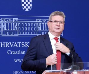 01.10.2019., Zagreb - U Saboru je odrzana konferencija za medije kluba zastupnika HSS-a i Demokrata, na kojoj je Mirando Mrsic govorio o razdvajanju mirovina.
Photo: Patrik Macek/PIXSELL