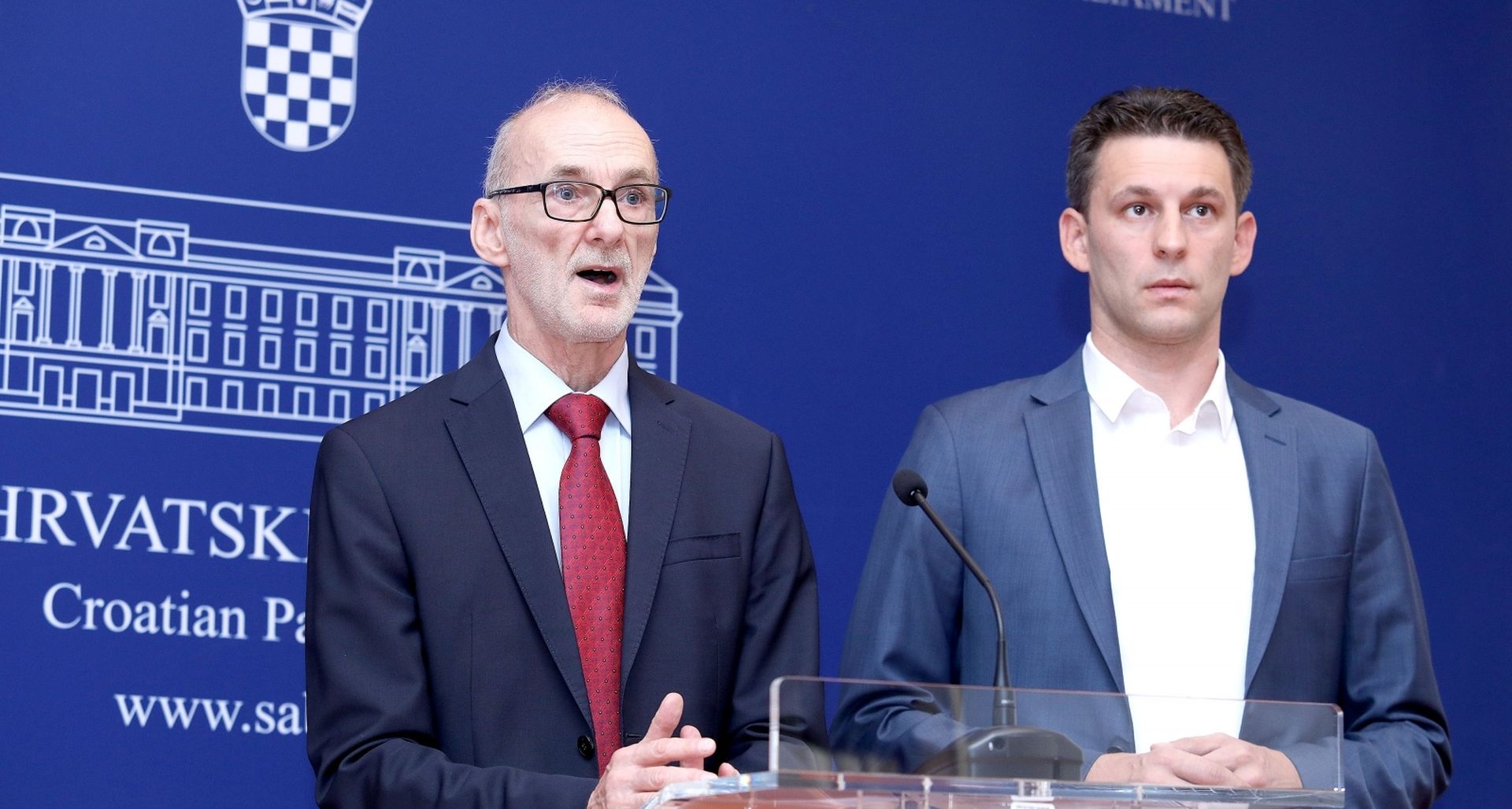 01.10.2019., Zagreb - U Saboru je odrzana konferencija za medije kluba zastupnika Mosta nezavisnuih lista, na kojoj su Bozo Petrov i Robert Podolnjak govorili o temi: "Most predlaze da povjerenik za informiranje moze kazniti celnika tijela koji javnosti uskracuje informacije" .
Photo: Patrik Macek/PIXSELL