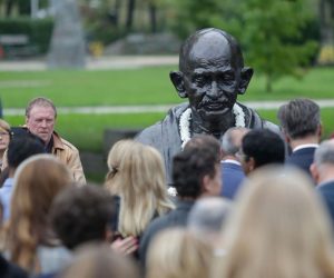 02.10.2019., Zagreb - Na Bundeku svecano otkrivanje biste Mahatmi Gandhiju.
Photo: Matija Habljak/PIXSELL