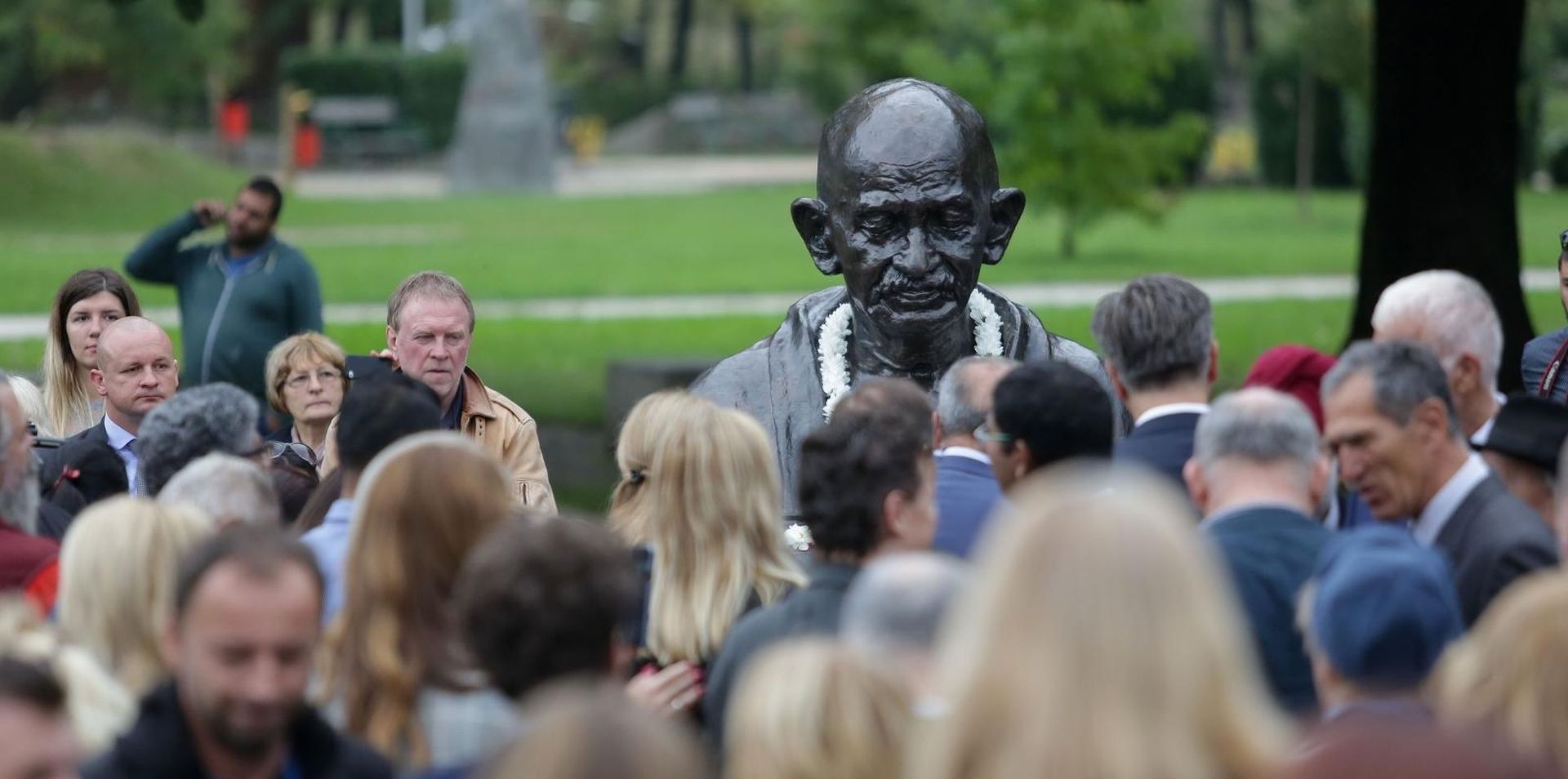 02.10.2019., Zagreb - Na Bundeku svecano otkrivanje biste Mahatmi Gandhiju.
Photo: Matija Habljak/PIXSELL