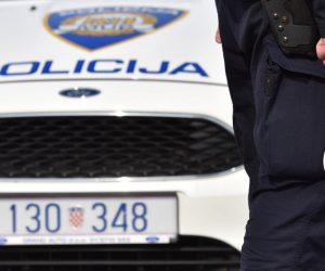 U Vrpolju započela 24-satna akcija nadzora brzine u prometu 03.04.2019., Vrpolje - Temeljem plana organizacije TIPSOL mreze prometne policije drzava Europe odrzava se 24-satna akcija nadzora brzine na podrcju cijele Republike Hrvatske, te jos 20 drzava Europe.
Photo: Hrvoje Jelavic/PIXSELL