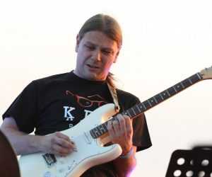 02.06.2014., Umag - Dvojica vrsnih umjetnika svjetskog glasa, poznati glumac, pjesnik i glazbenik Rade Serbedzija s orkestrom Zapadni kolodvor te jedan od najboljih svjetskih gitarista, dugogodisnji Stingov suradnik Dominic Miller s pratecim bandom virtuoza, nastupili su u Noci glazbene poezije, na plaznom platou hotela Adriatic. Kao predgrupa nastupio je Bruno Micetic trio koji cine Bruno Micetic, gitarist, Henri Adamovic, kontrabas, i legendarni bubnjar Ratko Divljak. 
Photo: Dusko Marusic/PIXSELL