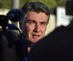 04.10.2019., Sibenik - Predsjednicki kandidat Zoran Milanovic posjetio Sibenik te dao izjavu za medije.
Photo: Hrvoje Jelavic/PIXSELL