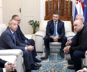 07.10.2019., Zagreb - Predsjednik Vlade Andrej Plenkovic primio je u banskim dvorima celnistvo HVIDRA-e. Zeljko Reiner, potpredsjednik Vlade i ministar obrane Damir Krsticevic, potpredsjednik Vlade i ministar unutarnjih poslova Davor Bozinovic, predsjednik Vlade Andrej Plenkovic, Josip Djakic, Josip Perisa, ministar branitelja Tomo Medved. Photo: Patrik Macek/PIXSELL
