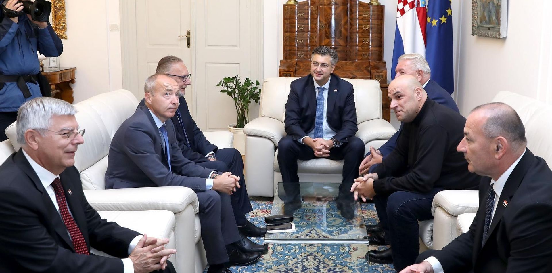 07.10.2019., Zagreb - Predsjednik Vlade Andrej Plenkovic primio je u banskim dvorima celnistvo HVIDRA-e. Zeljko Reiner, potpredsjednik Vlade i ministar obrane Damir Krsticevic, potpredsjednik Vlade i ministar unutarnjih poslova Davor Bozinovic, predsjednik Vlade Andrej Plenkovic, Josip Djakic, Josip Perisa, ministar branitelja Tomo Medved. Photo: Patrik Macek/PIXSELL