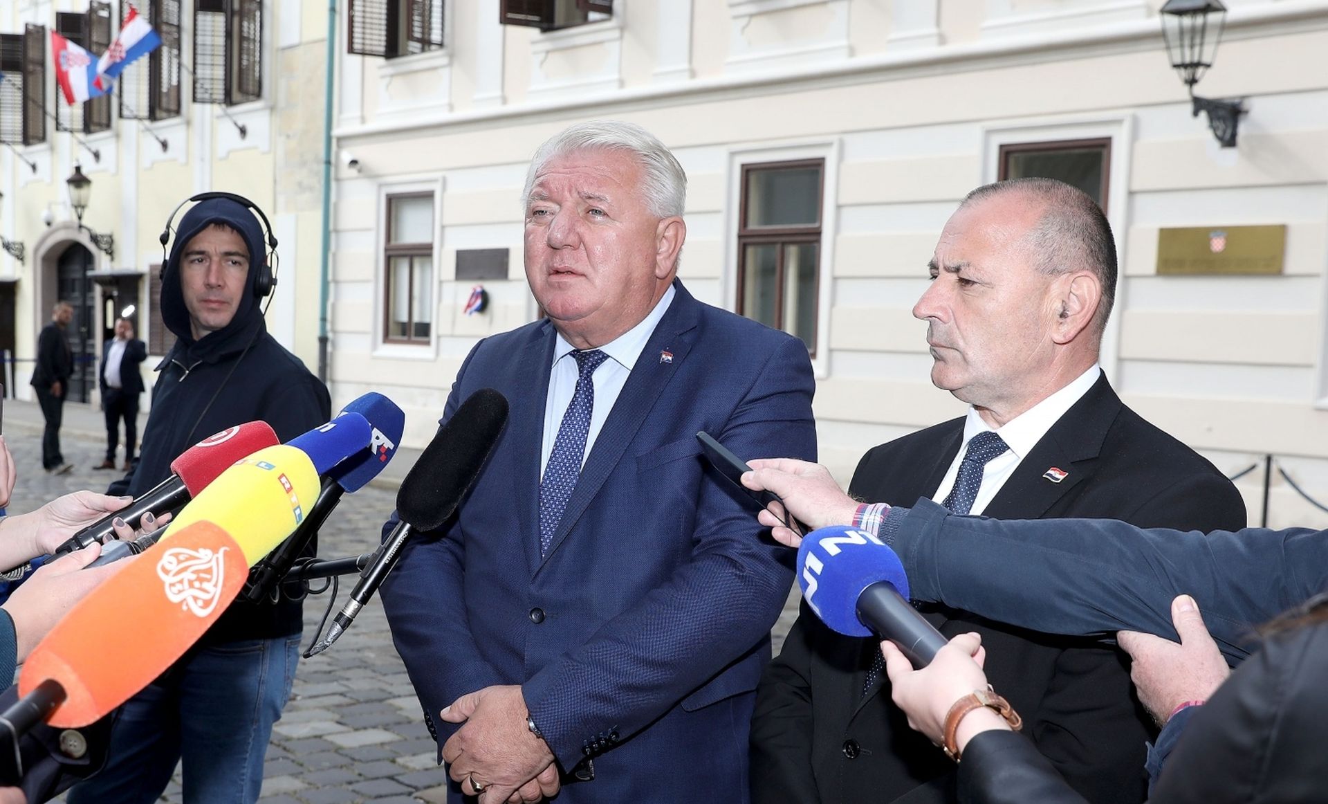 07.10.2019., Zagreb - Predsjednik HVIDRA-e Josip Djakic i ministar branitelja Tomo Medved dali su izjavu medijima nakon sastanka u Banskim dvorima. Photo: Patrik Macek/PIXSELL