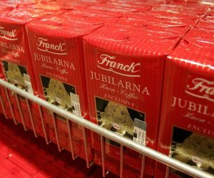 03.09.2008., Zagreb, Hrvatska-  Super Konzum na Crnomercu.  Snizenje marze sa odredjenih proizvoda koji se nalaze na policama svih 600 maloprodajnih  konzumovih ducana, to su 22 artikla izmedju kojih su kava ,mlijeko, secer, brasno, tjestenina i dr. Marza ce biti manja za 12-15 %. Konzum je zajedno sa proizvodjacima, Franck, Podravka, Vindija, Dukat, Secerana viro itd., smanjio marzu do 15 %.
Photo: Slavko Midzor/24sata