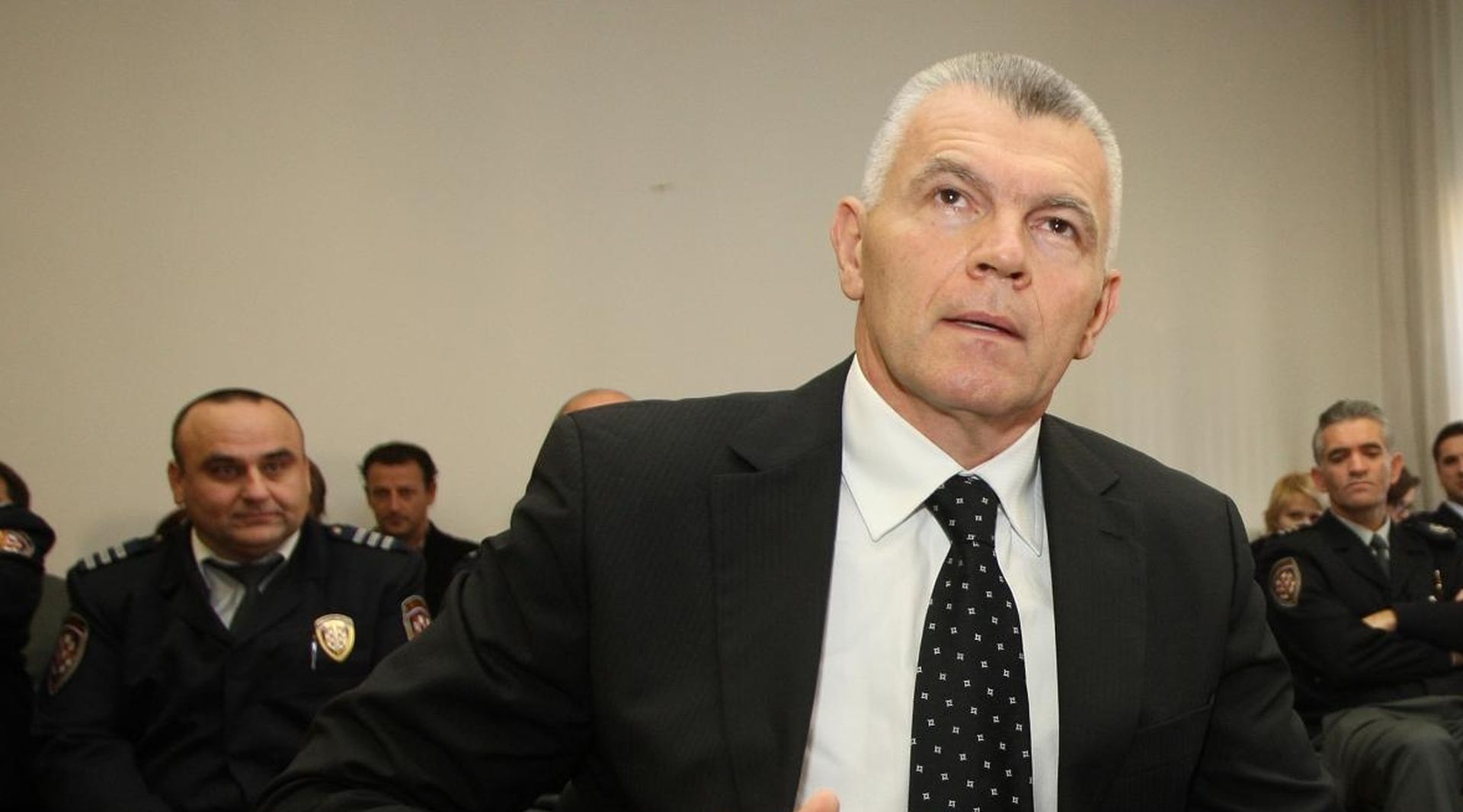 08.12.2008.,Zagreb,Hrvatska - Zupanijski sud u Zagrebu.Na sudjenju generalu Vladimiru Zagorcu danas je svjedocio Hrvoje Petrac.Zagorcu se sudi zbog nestalog dragog kamenja.Afera dragulji.Hrvoje Petrac nije zelio svjedociti jer se boji za svoju obitelj.Hrvoje Petrc
Photo: Davor Puklavec/24sata