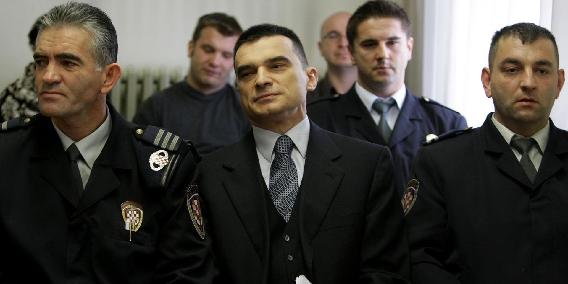 09.12.2008.Zagreb - Na sudenju Vladimiru Zagorcu u aferi dragulji Snjezana Siprak, bivsa tajnica Vladimira Zagorca, na danasnjem je sudenju ponovila da je umirovljeni general ukrao dragulje iz sefa zbog cega je protiv njega pokrenuta istraga.Snjezana Siprak je tijekom istrage rekla je kako je umirovljeni general dok je 2000. odlazio iz ministarstva odnio torbe s draguljima vrijednim pet milijuna dolara.
Photo Sanjin Strukic/24sata