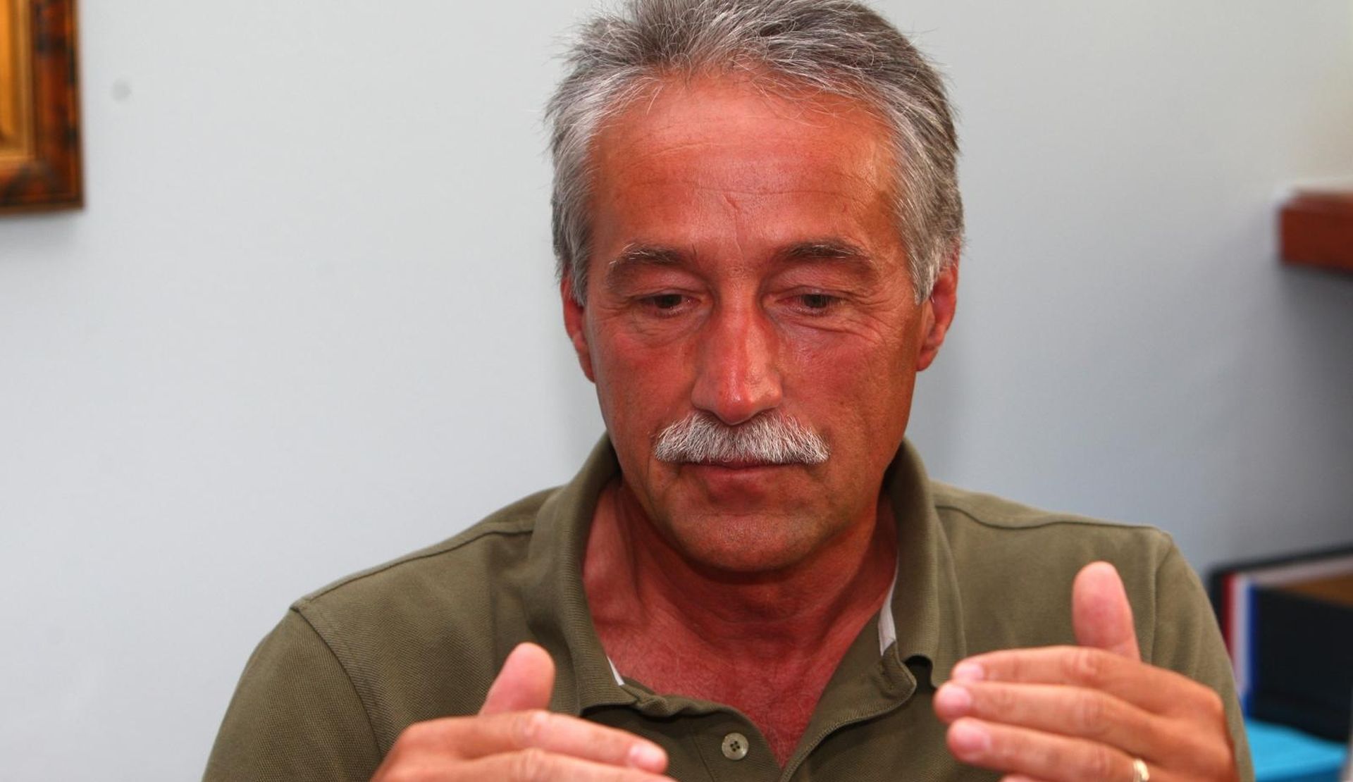 26.05.2009., Zagreb, Hrvatska - Marko Marcinko osnivac Glumina banke je bio optuzen na 7 godina zatvora radi malverzacija. Danas, nakon odsluzene zatvorske kazne bavi se bioenergijom i izradom natalnih karata. 
Photo: Dalibor Urukalovic/24sata