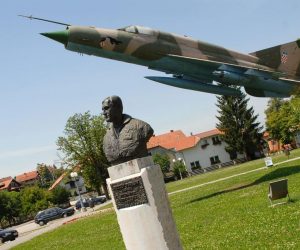 15.07.2009., Gornja Stubica - 24. lipnja 2004. u Gornjoj Stubici je otvoren spomen park "Rudolf Peresin" u kojem se nalazi pilotova statua i konzervirani MiG-21 koji je dosao iz remontnog zavoda u Velikoj Gorici.
Photo: Zeljko Pusec/Vecernji list