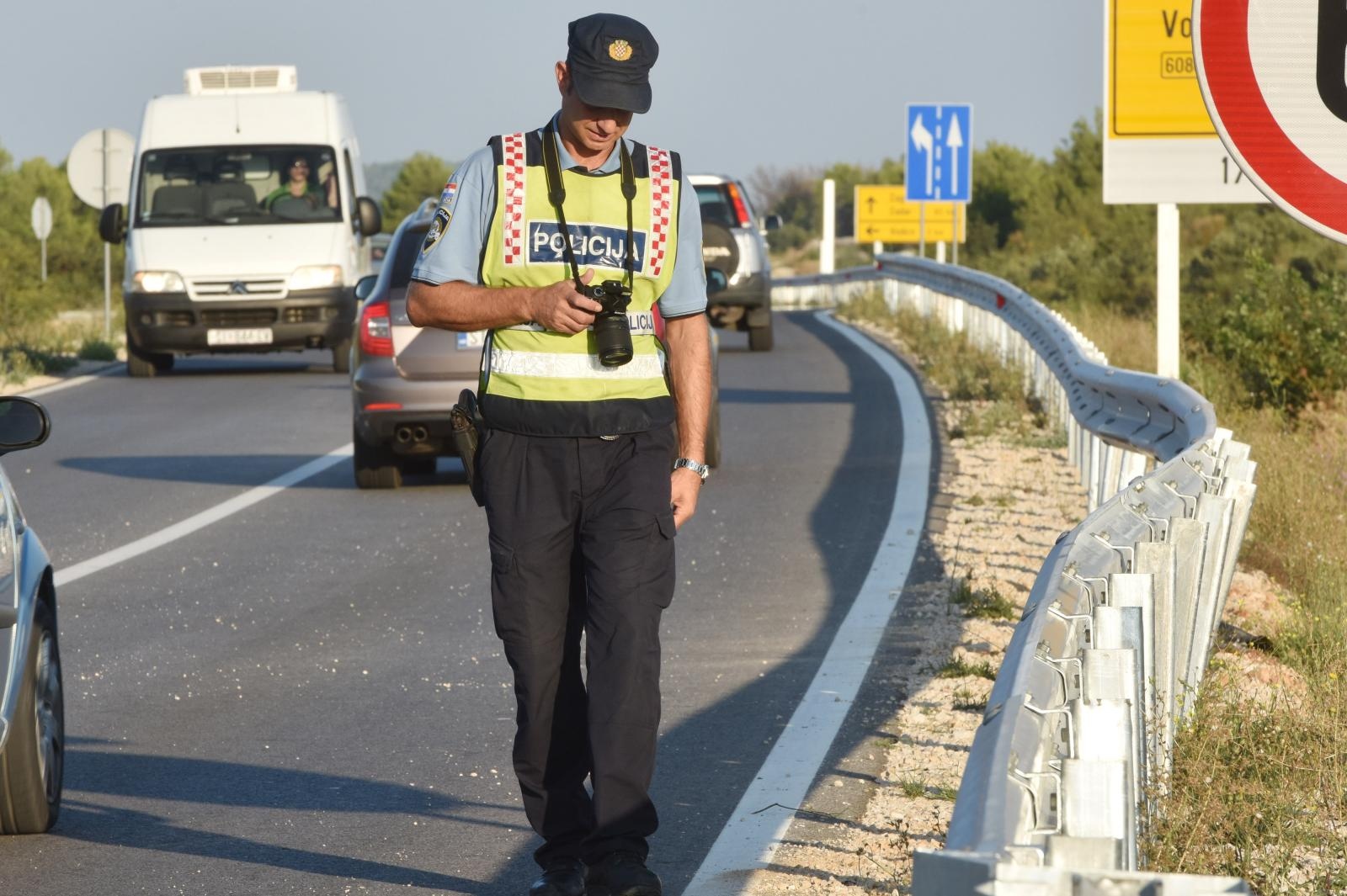 09.09.2018., Vodice - U slijetanju vozila na cesti Sibenik-Vodice na Jadranskoj magistrali, jedna osoba ozlijedjena

Photo: Hrvoje Jelavic/PIXSELL