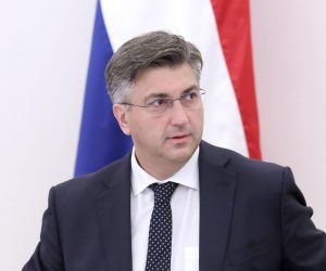 10.10.2019., Zagreb - Vlada RH odrzala je u Banskim dvorima svoju 183. sjednicu na kojoj je, uz ostalo, raspravljala o izmjenama zakona o radu i mirovinskom osiguranju. Predsjednik Andrej Plenkovic Photo: Patrik Macek/PIXSELL