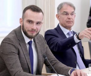 10.10.2019., Zagreb - Vlada RH odrzala je u Banskim dvorima svoju 183. sjednicu na kojoj je, uz ostalo, raspravljala o izmjenama zakona o radu i mirovinskom osiguranju. ministar rada i mirovinskog sustava Josip Aladrovic, ministar turizma Gari Cappelli Photo: Patrik Macek/PIXSELL