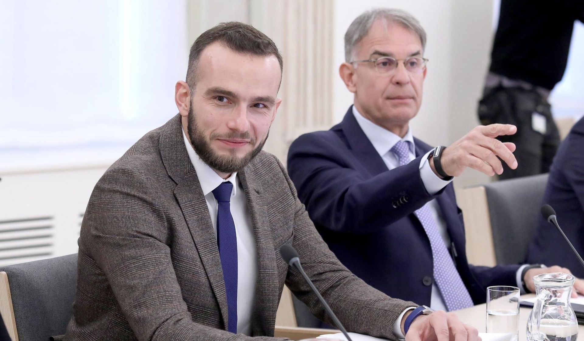 10.10.2019., Zagreb - Vlada RH odrzala je u Banskim dvorima svoju 183. sjednicu na kojoj je, uz ostalo, raspravljala o izmjenama zakona o radu i mirovinskom osiguranju. ministar rada i mirovinskog sustava Josip Aladrovic, ministar turizma Gari Cappelli Photo: Patrik Macek/PIXSELL