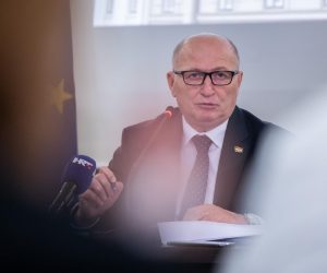 12.07.2019., Zagreb - Na konferenciji za novinare predsjednik Ustavnog suda Miroslav Šeparovic izvijestio je o nekoliko novijih odluka za koje postoji poseban interes javnosti. Miroslav Separovic.
Photo: Davor Puklavec/PIXSELL