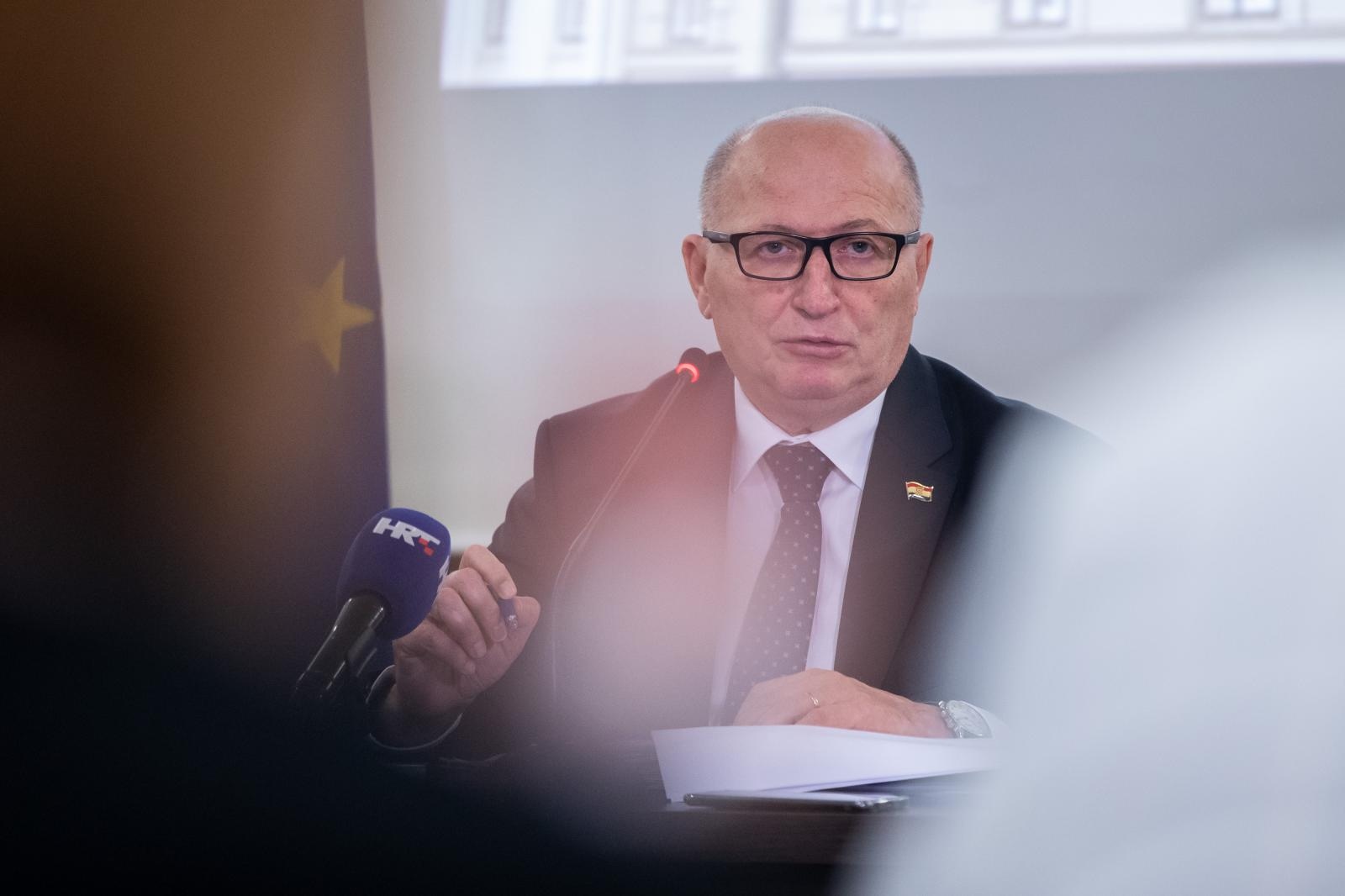12.07.2019., Zagreb - Na konferenciji za novinare predsjednik Ustavnog suda Miroslav Šeparovic izvijestio je o nekoliko novijih odluka za koje postoji poseban interes javnosti. Miroslav Separovic.
Photo: Davor Puklavec/PIXSELL