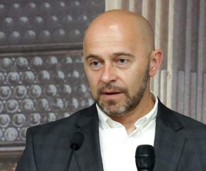 13.06.2019., Sibenik - U Sibeniku je svecano potpisian ugovor za projektiranje i izvodjenje radova izgradnje MBO postrojenja i pratecih objekata Centra za gospodarenje otpadom Bikarac. O projektu Izgradnje Centra za gospodarenje otpadom Bikarac i njegovu znacaju za uspostavu cjelovitog sustava gospodarenja otpadom u Sibensko-kninskoj zupaniji govorili suTomislav Coric, ministar zastite okolisa i energetike,Dubravko Ponos, direktor Fonda za zastitu okolisa i energetsku ucinkovitost,Dr. Zeljko Buric, gradonacelnik Grada Sibenika,Goran Pauk,zupan, Roland Tusar, direktor GH Holding d.o.o. i Robert Podrug, direktor tvrtke Bikarac d.o.o.
Photo: Dusko Jaramaz/PIXSELL