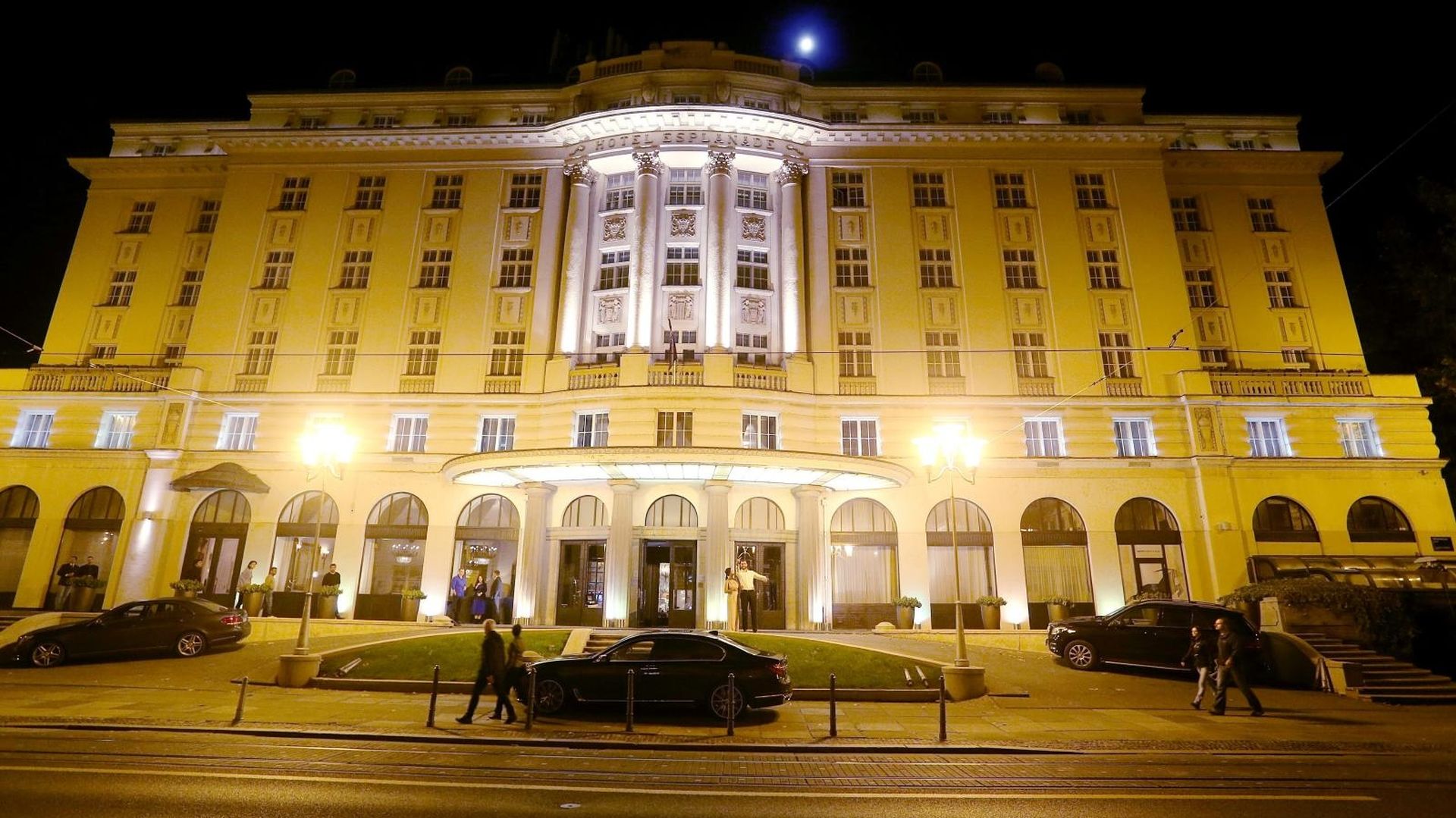 12.10.2019.,Zagreb - ispred hotela Esplanade pretucena osoba. 
Photo: Dalibor Urukalovic/PIXSELL