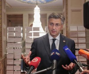 16.10.2019., Zagreb - Rasprava u Saboru o oporbenom prijedlogu za izglasavanje nepovijerenja ministru zdravstva ministru Milanu Kujundzicu. Premijer Andrej Plenkovic daje izjavu za medije. 
Photo: Tomislav Miletic/PIXSELL