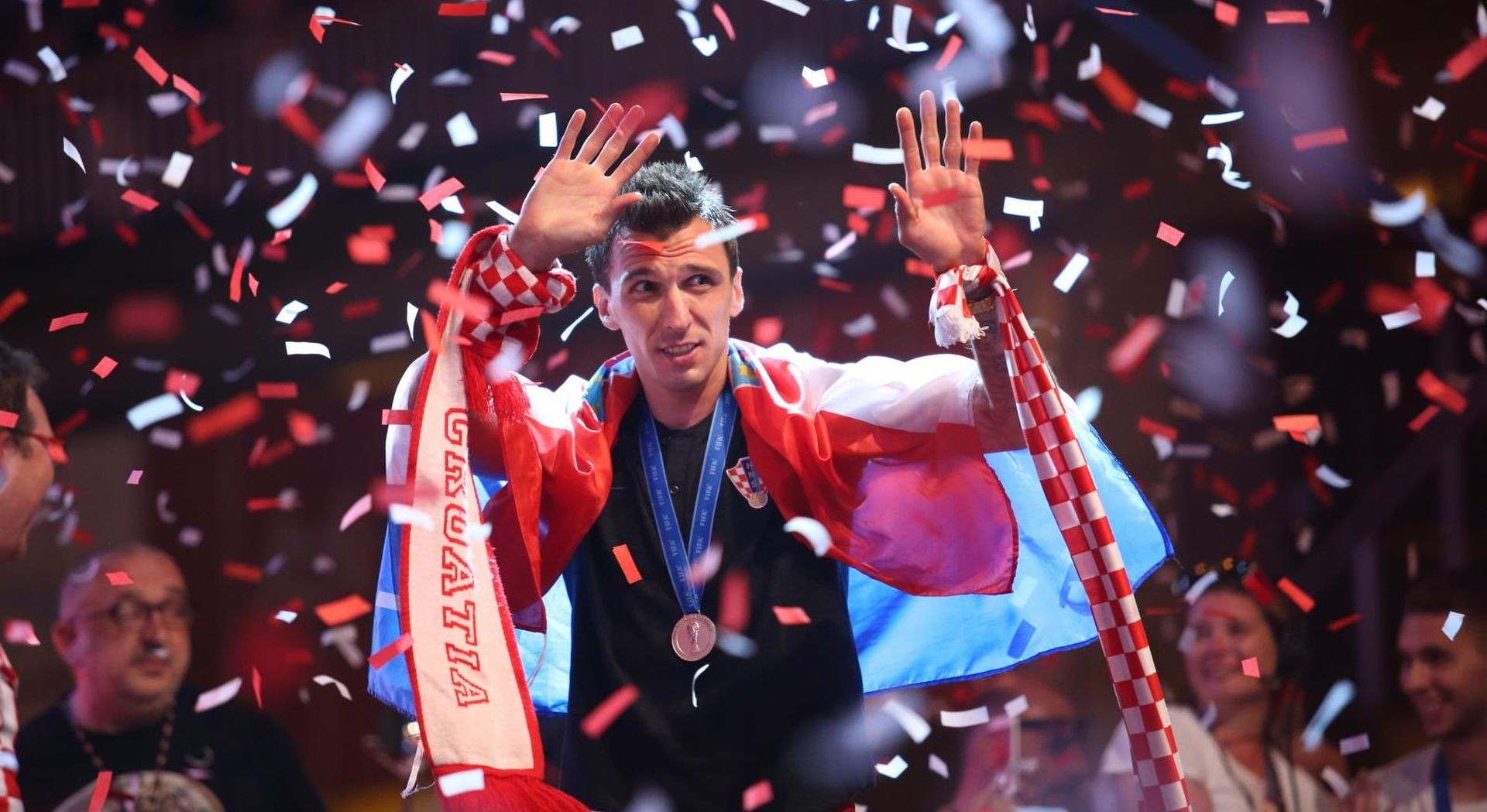 16.07.2018., Zagreb - Docek Vatrenih na sredisnjem gradskom trgu. Hrvatska nogometna reprezentacija osvojila je drugo mjesto na Svjetskom prvenstvu 2018. u Rusiji. Mario Mandzukic. 
Photo: Petar Glebov/PIXSELL