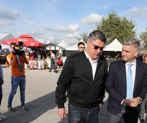 18.10.2019., Tinjan - Internacionalni sajam prsuta. Predsjednicki kandidat Zoran Milanovic posjetio sajam prsuta.
Photo:Goran Kovacic/PIXSELL