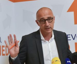 21.09.2019., Zagreb - U sjedistu Hrvatske narodne stranke Ivan Vrdoljak i Milorad Batinic odrzali su konferenciju za medije.

 Photo : Davorin Visnjic/PIXSELL