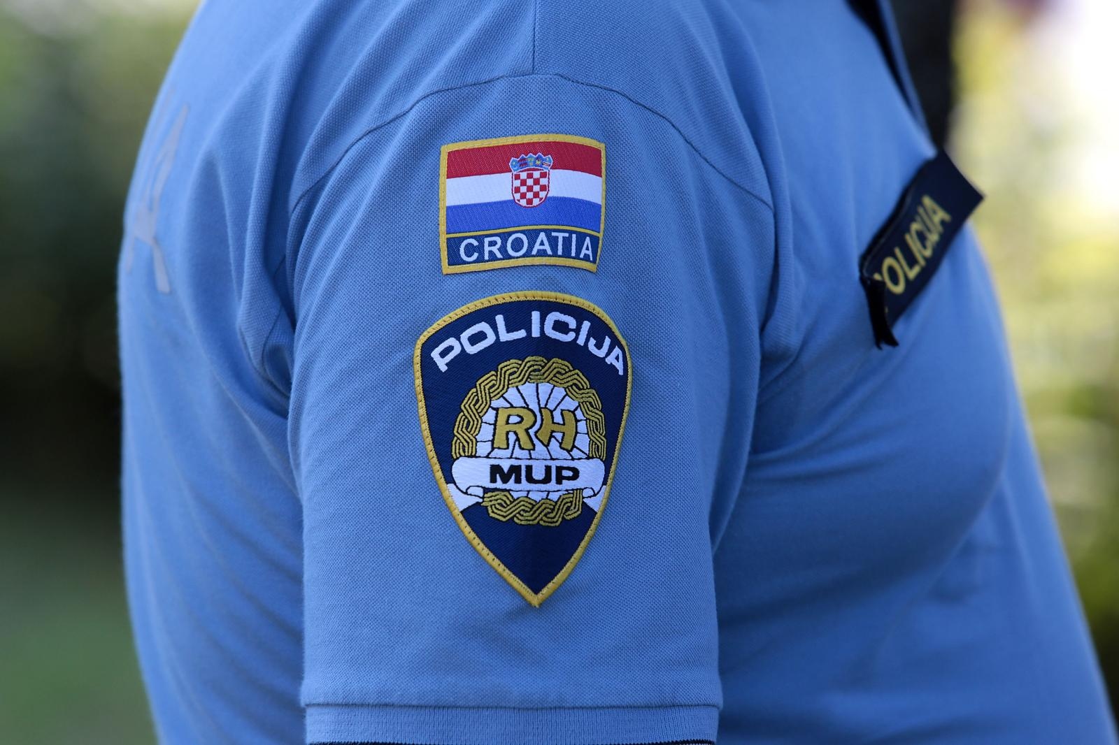 22.07.2015., Zagreb - Policija je u zagrebackom naselju Poljanice predstavila nove fiksne uredjaje za mjernje brzine te mobilne uredjaje za ocitavanje registarskih plocica. Novi fiksne kamere mogu mjeriti brzine od 20 do 250 kilometara na sat, imaju dovoljno memorije za 5000 prekrsaja, a za svaki slucaj su postavljene u zastitne ormare neprobojne za metke. Mobilni uredjaji za prepoznavanje registarskih plocica prepoznaju, uz domace, sve plocice europskih drzava i drzava u regiji, a niti vozaci motocikla i mopeda nece biti sigurni od njih jer sustav prepoznaje i hrvatske troredne plocice koje su jedinstvene u svijetu.
Photo: Patrik Macek/PIXSELL