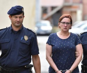 22.08.2019., Varazdin - Policija dovela Smiljanu Srnec na Zupanijski sud na sjednicu Optuznog vijeca. Smiljanu Srnec tereti se da je 2000. godine u obiteljskoj kuci u Palovcu ubila svoju sestru cije je tijelo pronadjeno u zamrzivacu 16. veljace 2019. godine. Photo: Vjeran Zganec Rogulja/PIXSELL